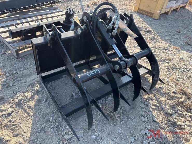 new-38"-brush-grapple-mini-skid-steer-attachment-image-1