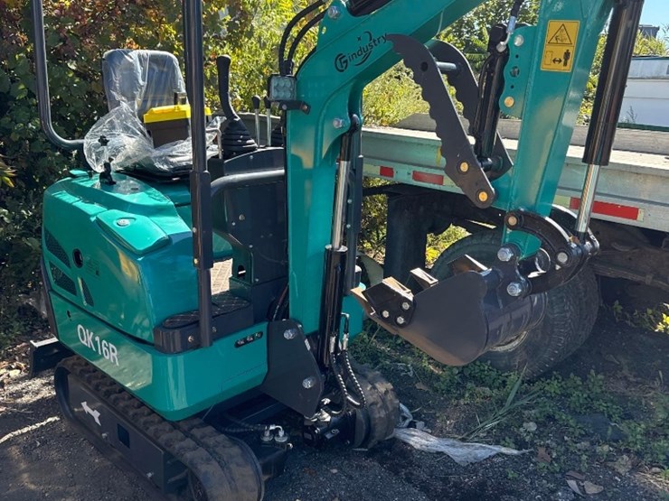 new-cfg-industrial-co-mini-excavator-model-qk16r-image-4