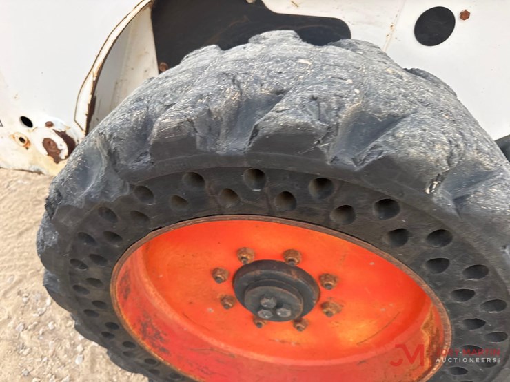 2004-bobcat-s300-image-12