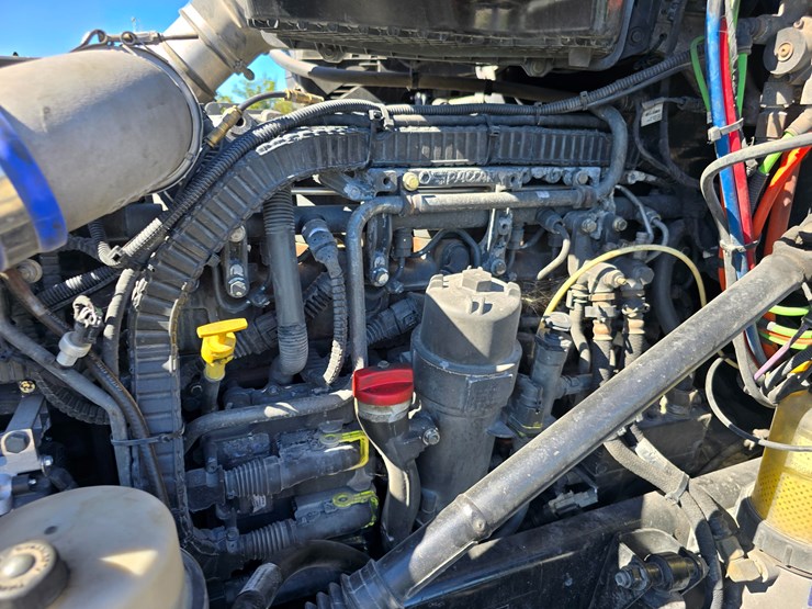 2015-peterbilt-579-image-47