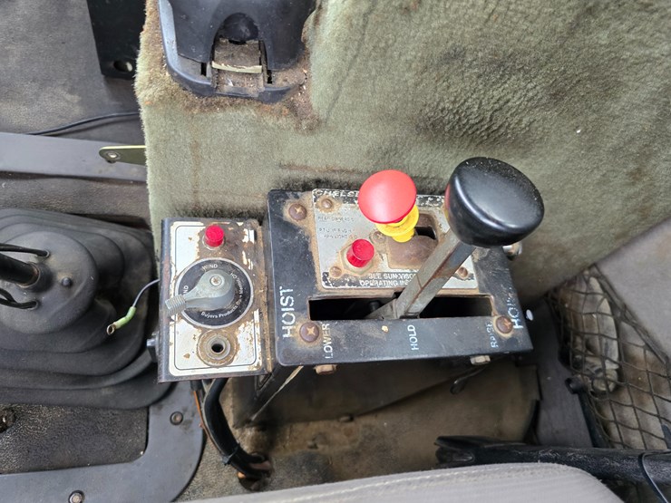 1999-sterling-l9511-image-102