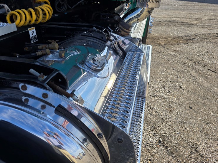 2019-peterbilt-567-image-112