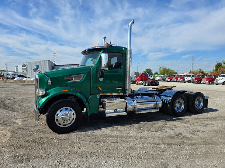 2019-peterbilt-567-image-6