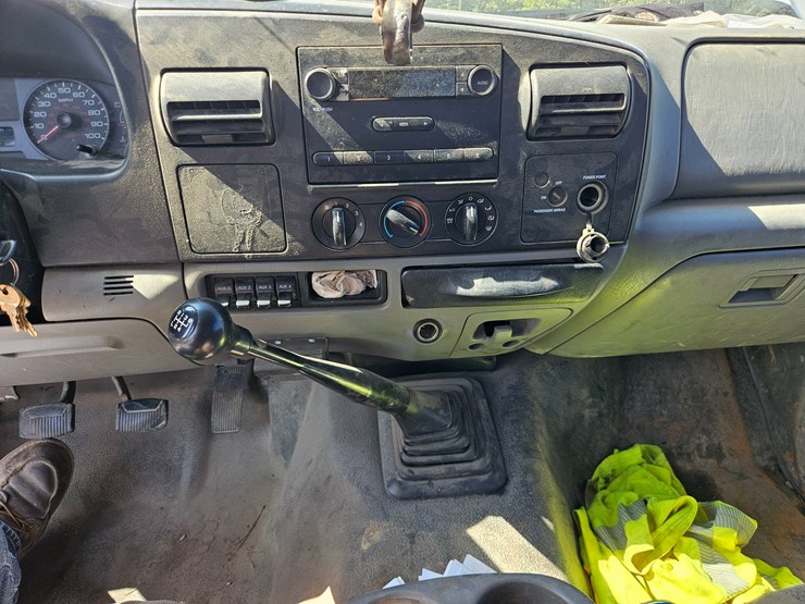 2005-ford-f450-image-31