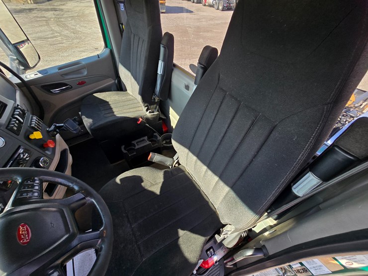 2019-peterbilt-567-image-81