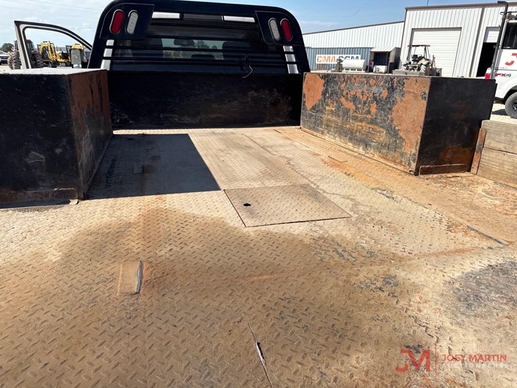 2014-ram-5500-heavy-duty-flat-bed-truck-image-11