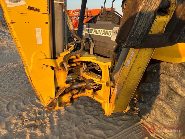 new-holland-b95-image-10