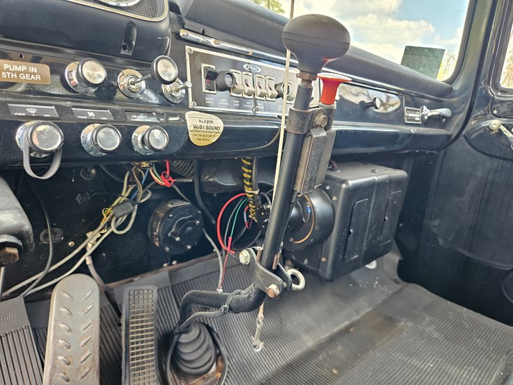 1983-ford-c800-image-59