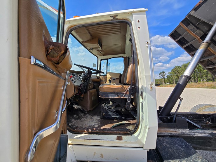 1994-ford-lta9000-image-101