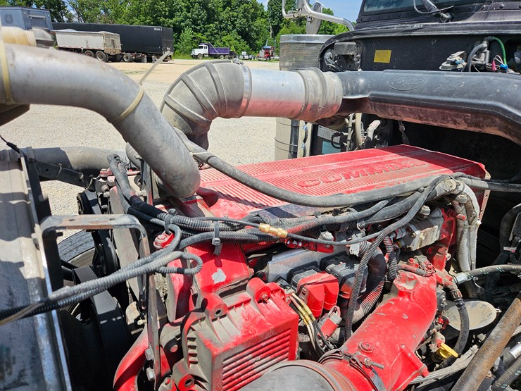 2010-peterbilt-389-image-41