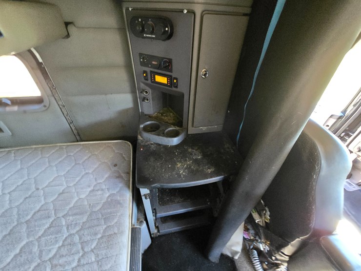 2015-peterbilt-579-image-87