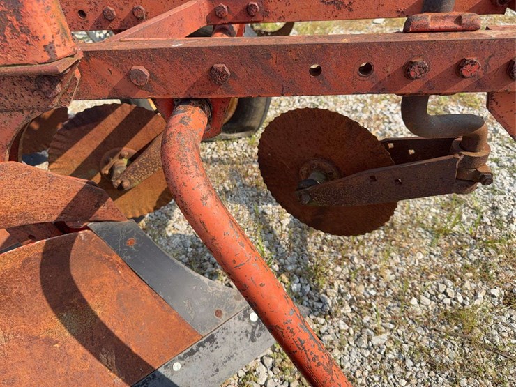 case-four-bottom-plow-image-16