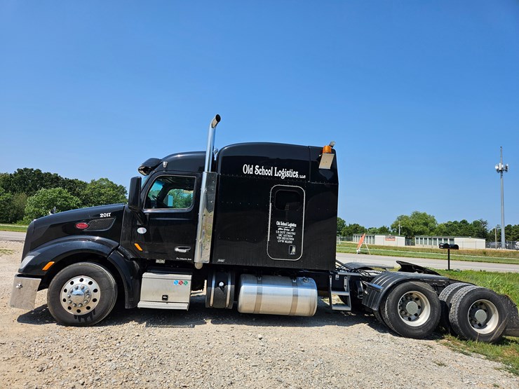 2017-peterbilt-579-image-8