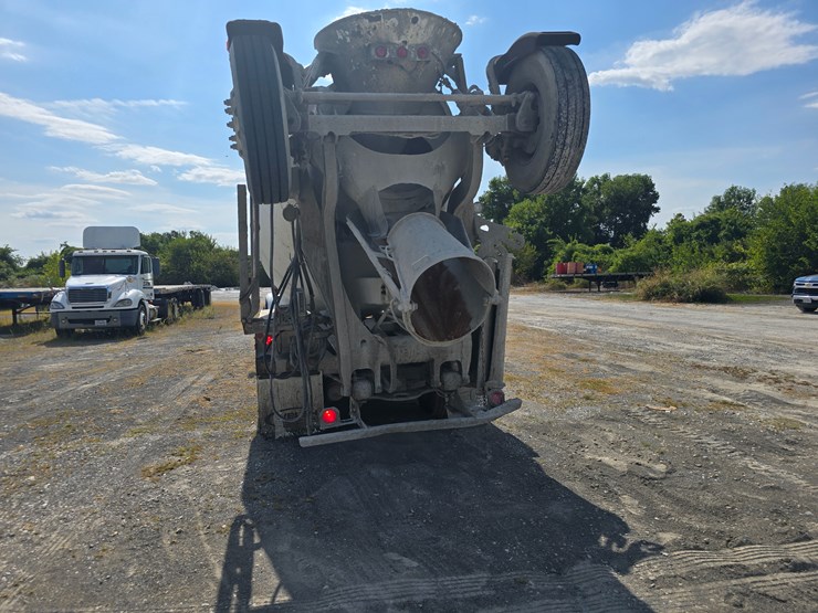 2014-peterbilt-365-image-22