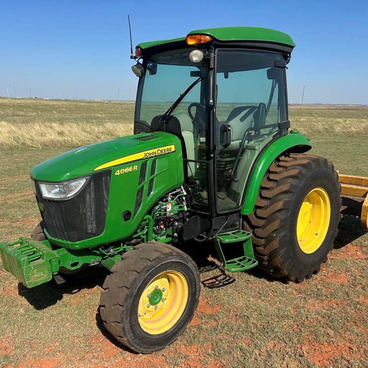 JOHN DEERE 4066R