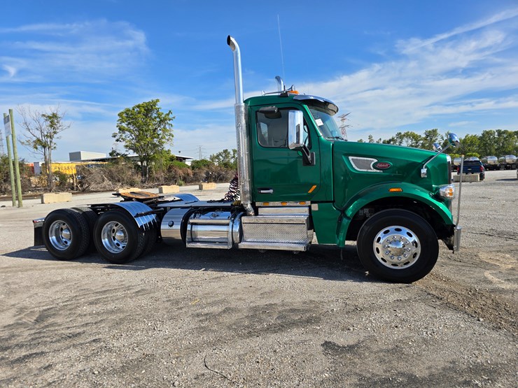 2019-peterbilt-567-image-40