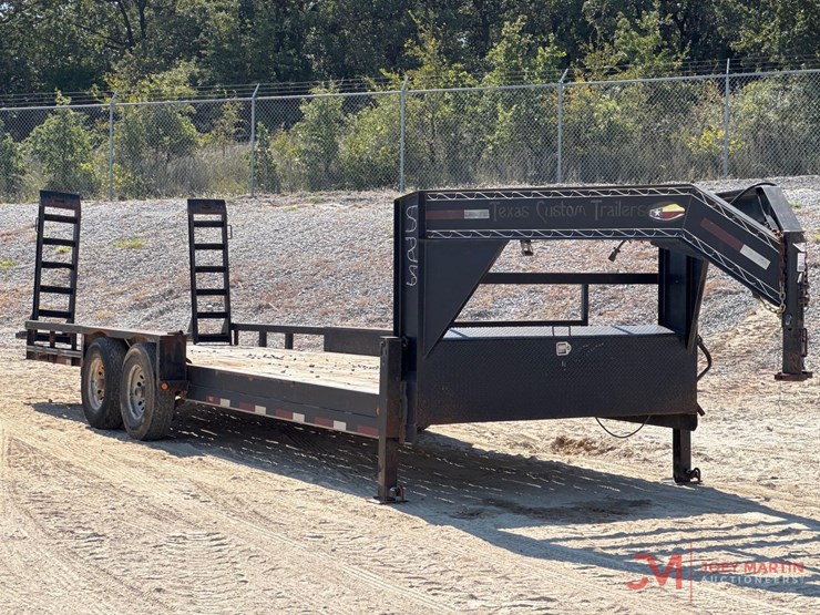 2018-custom-trailer-trailer-image-1