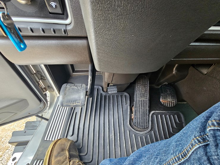 2015-kenworth-t800-image-96