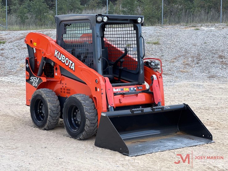 2016-kubota-ssv65-image-1
