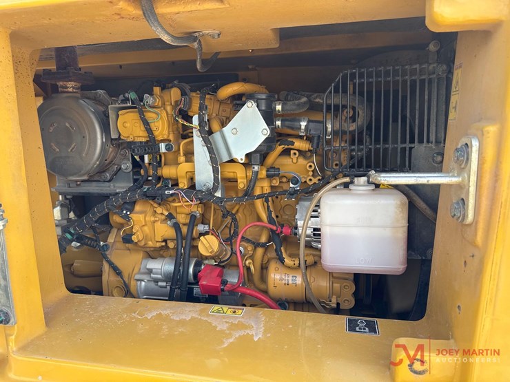 2019-caterpillar-310-image-15