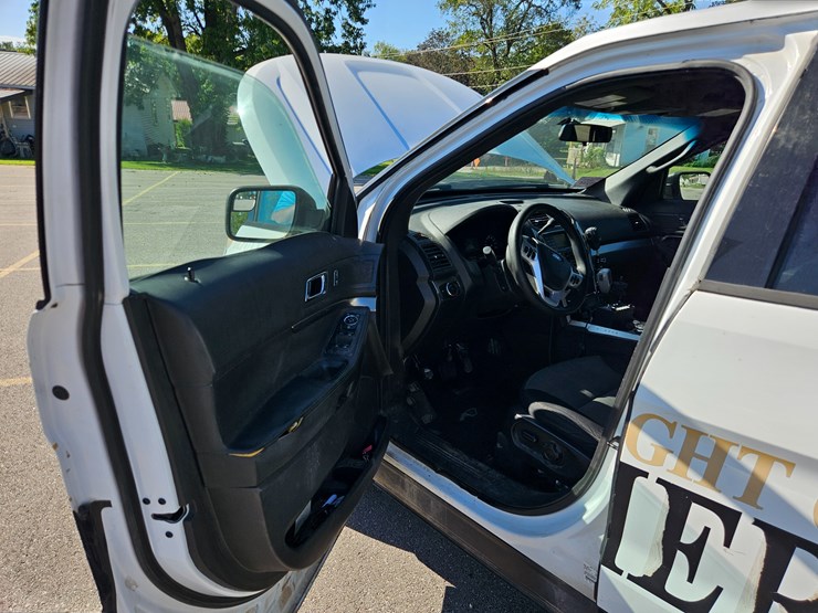 2014-ford-explorer-image-25