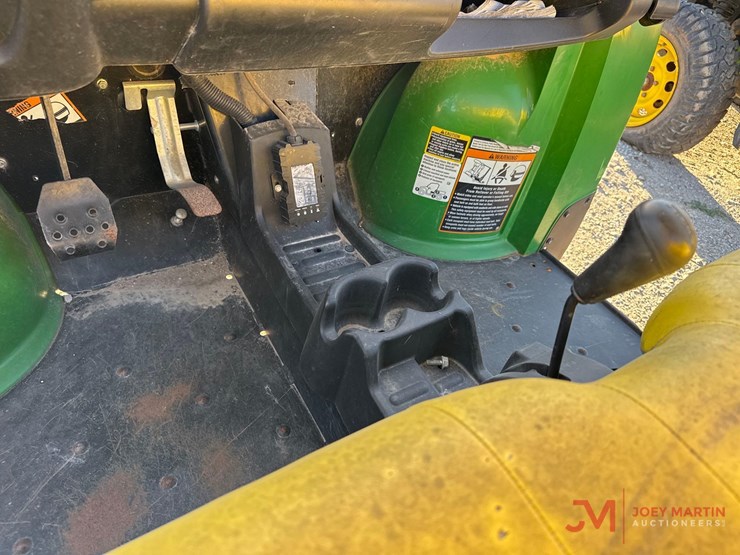 2022-john-deere-gator-image-16