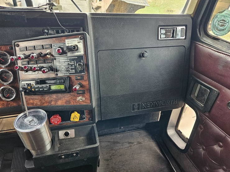 2000-kenworth-w900-image-56