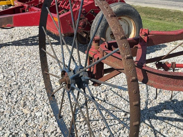 international-hay-tedder-image-12
