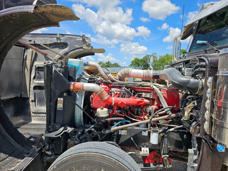 2010-peterbilt-389-image-38