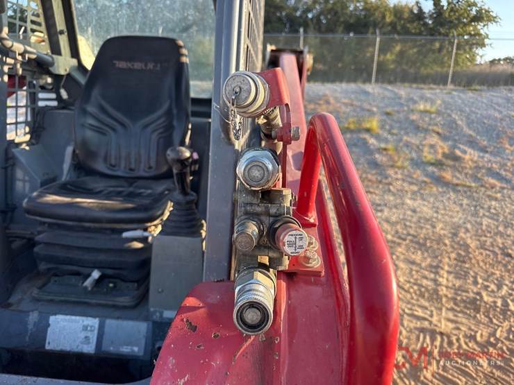 2019-takeuchi-tl8-image-7