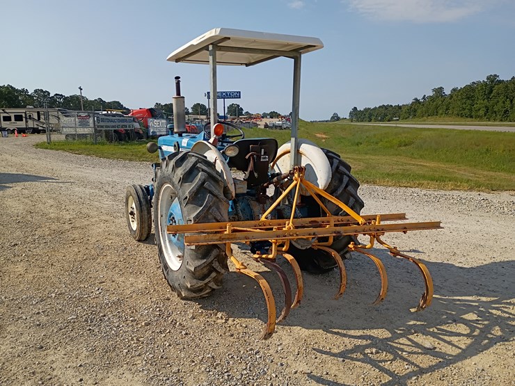 1972-ford-tractor-image-6