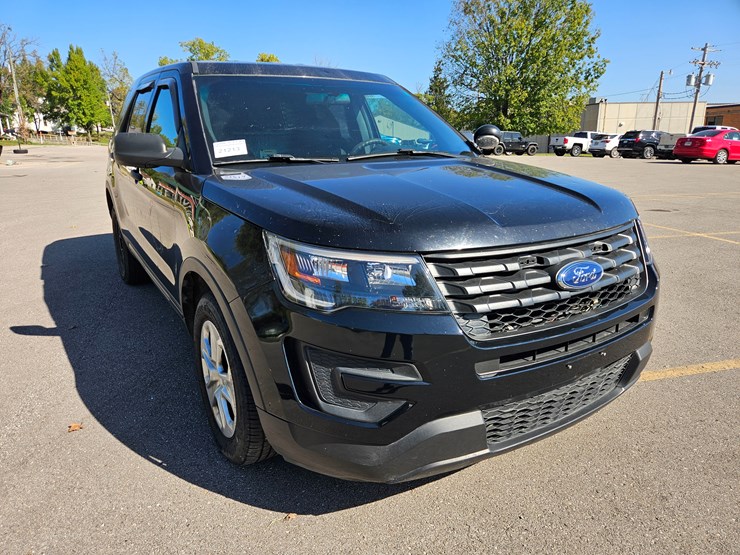 2017-ford-explorer-image-18