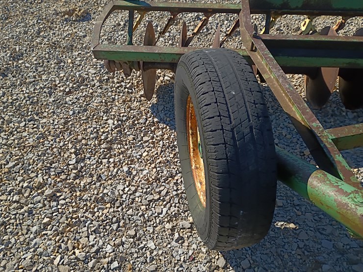 john-deere-12-image-16