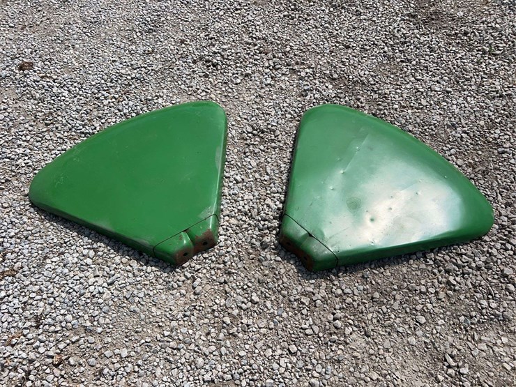 john-deere-clamshell-fenders-image-1