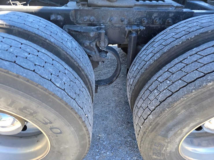 2015-peterbilt-579-image-96