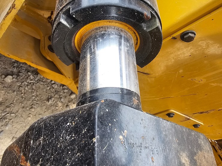 2023-caterpillar-953-image-114