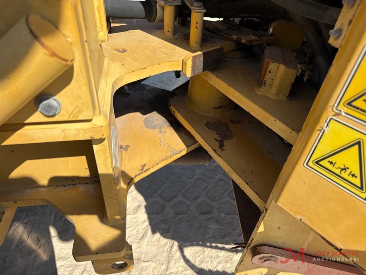 2008-caterpillar-904b-image-8