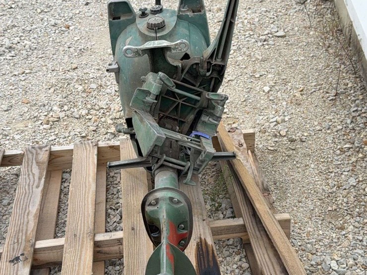 johnson-25-outboard-motor-image-8