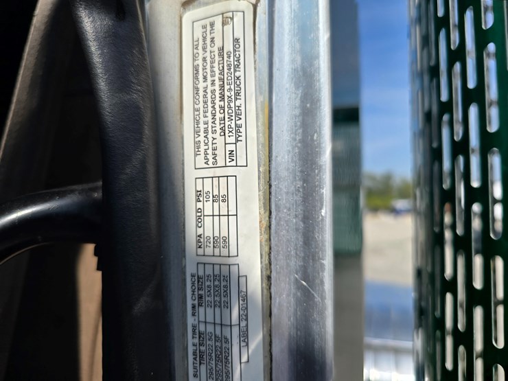 2014-peterbilt-388-image-91