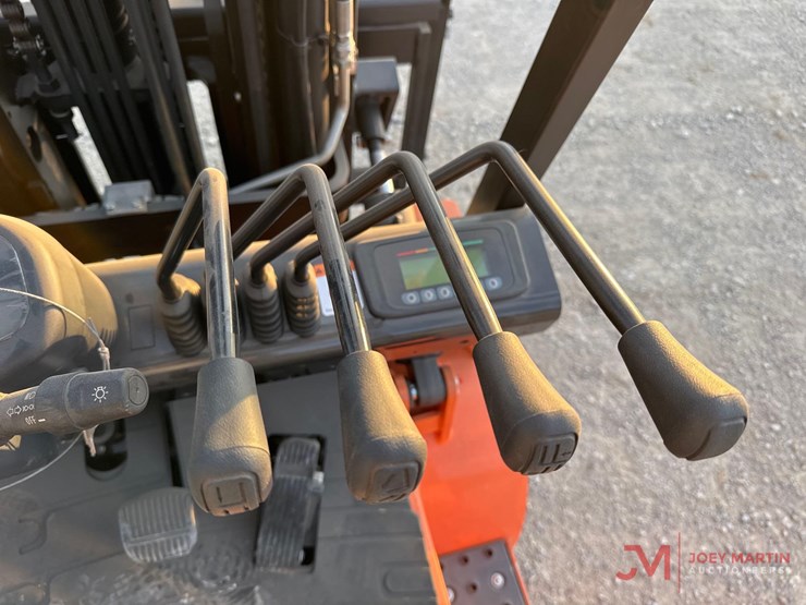 new/unused-e-picker-model-efl30-189-electric-forklift-image-15