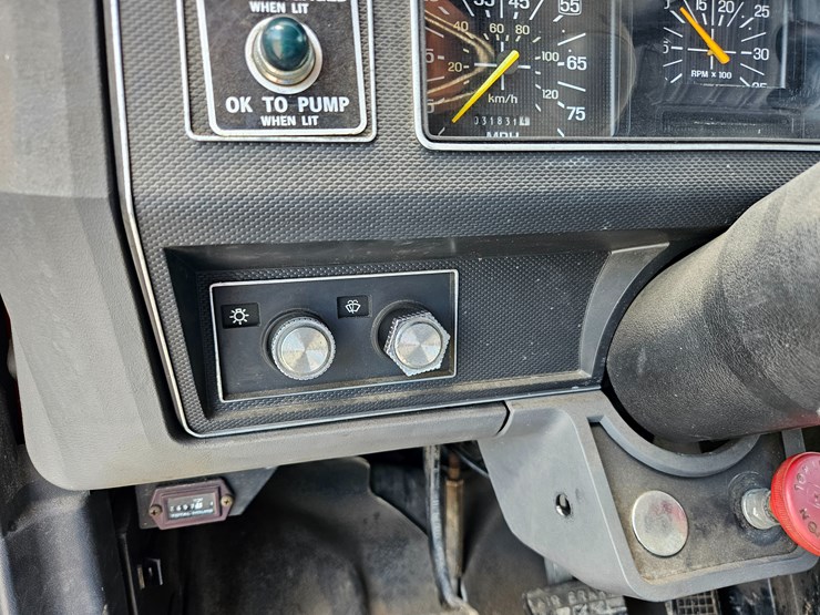 1993-ford-f800-image-52