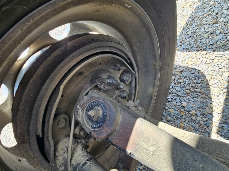 2010-peterbilt-389-image-47