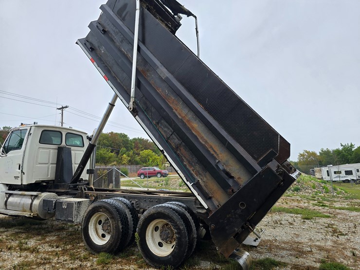 1999-sterling-l9511-image-47