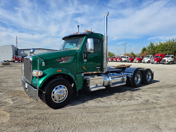 2019-peterbilt-567-image-5