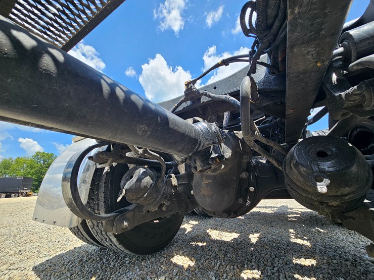 2010-peterbilt-389-image-93