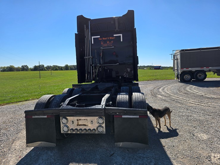 2015-peterbilt-579-image-21