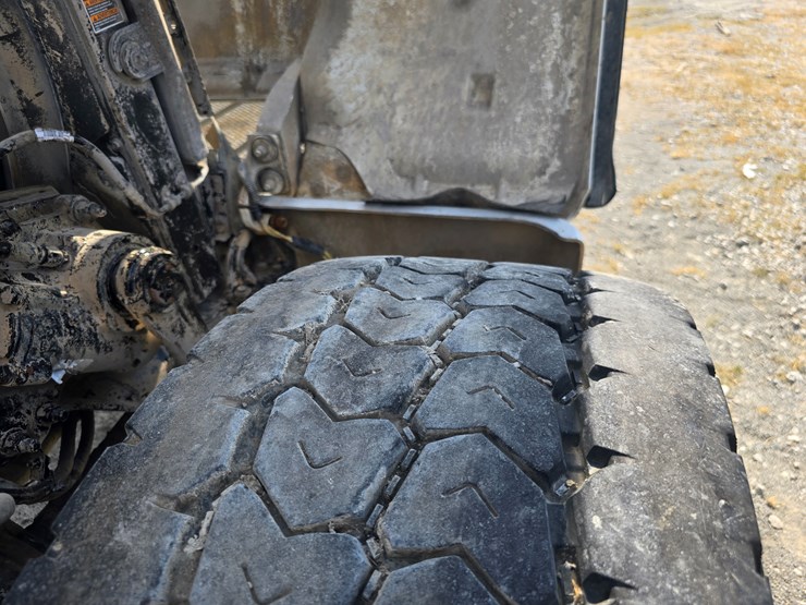 2014-peterbilt-365-image-66