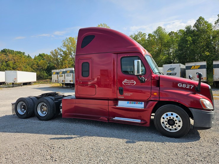 2016-freightliner-cascadia-125-image-25