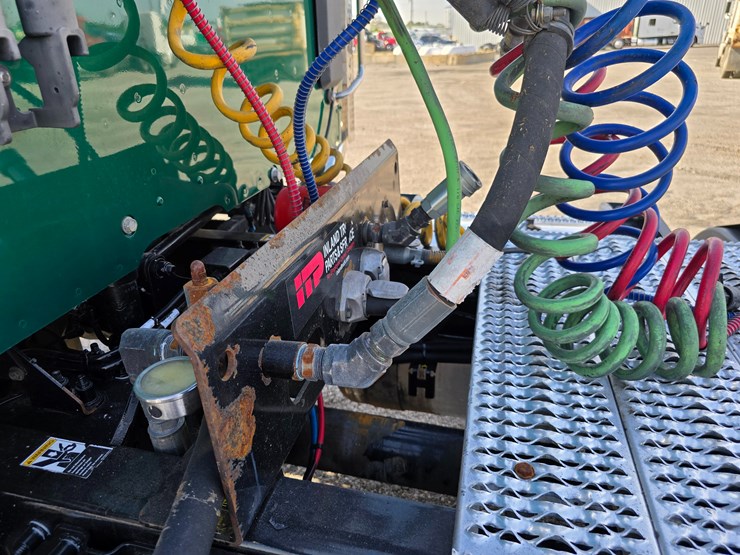 2019-peterbilt-567-image-101