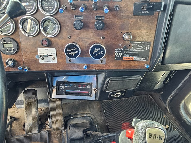 1989-peterbilt-379-image-76